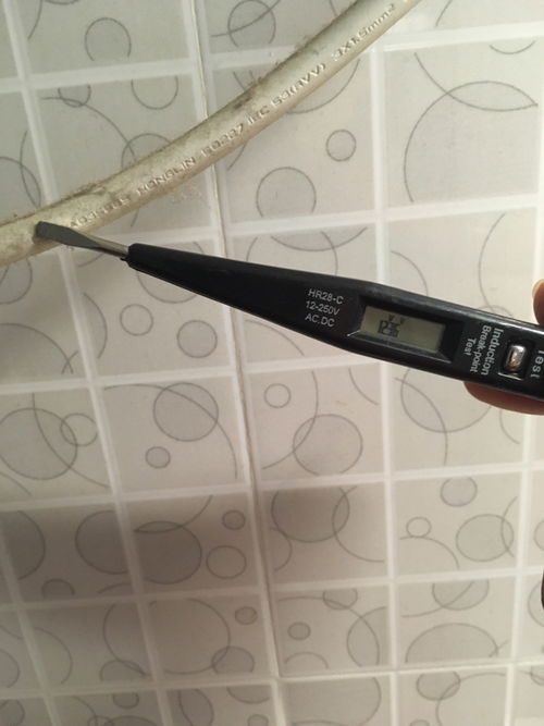 熱水器電線,測(cè)電筆顯示36v,怎么回事 摸上去沒(méi)感覺(jué)